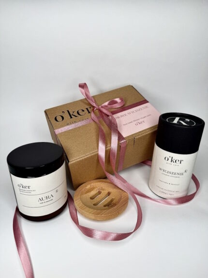 Zestaw ZIMOWE WYCISZENIE - shower steamer + świeca sojowo - kokosowa ( cedr, lawenda ) + bambusowa podkładka